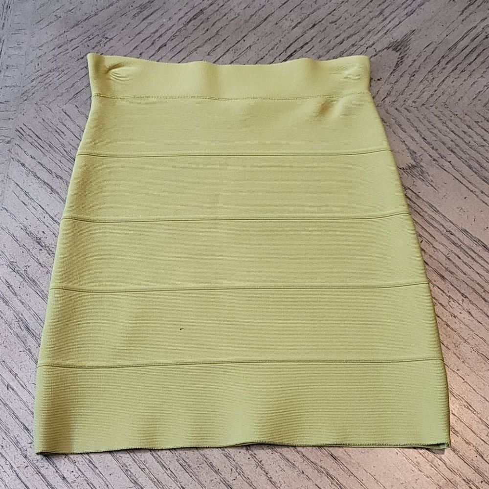 BCBGMAXAZIRA XS lime green bandage skirt💚💛